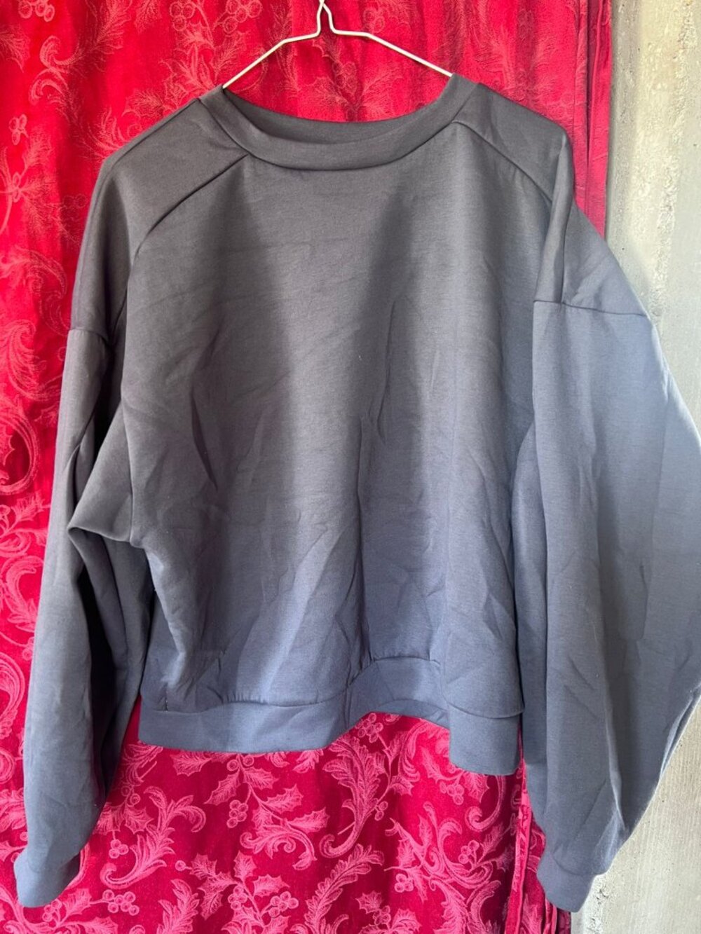 Avia Dark Grey Charcoal Crewneck Cropped Sweatshirt Size Large 12-14